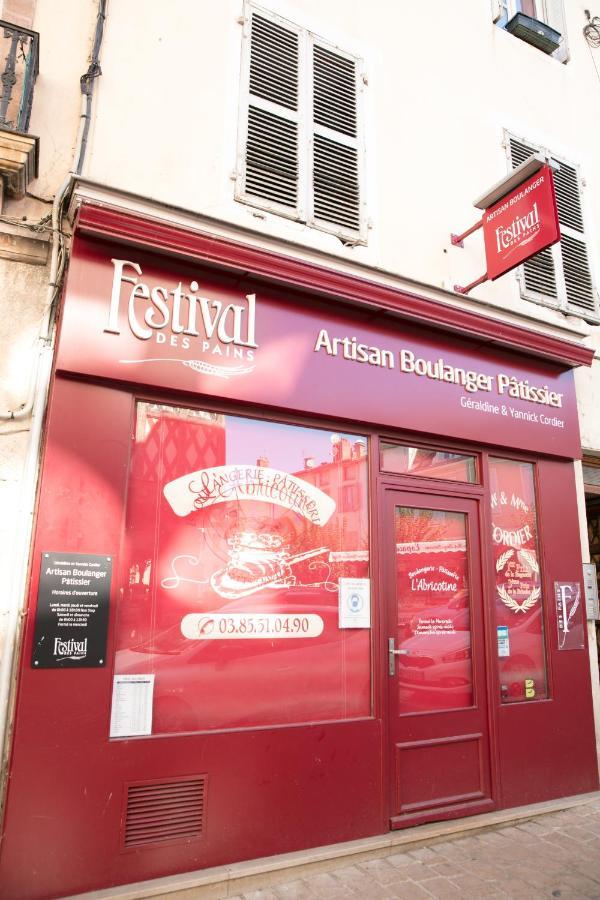 Appartement A-Mi-Chemin - Centre-Ville De Tournus Exterior photo