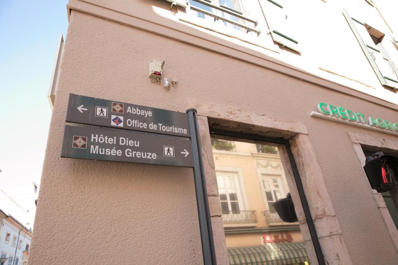 Appartement A-Mi-Chemin - Centre-Ville De Tournus Exterior photo